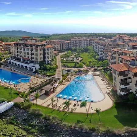 Oasis Club Resort 4*