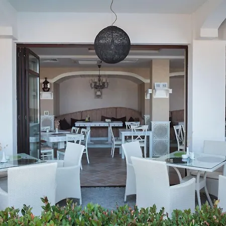 Oasis Club 4*