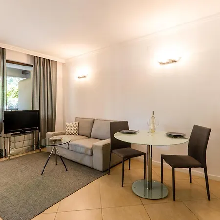 Oasis Club 4*