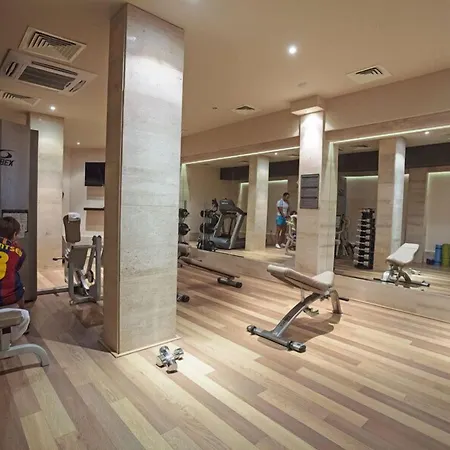 Oasis Club 4*