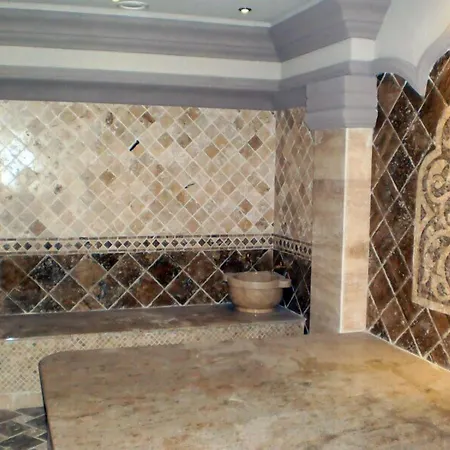 Oasis Club 4*