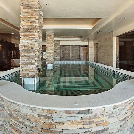 Oasis Club 4*
