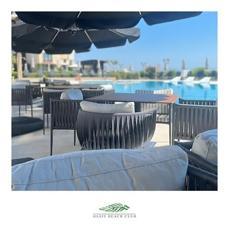 Oasis Club 4*
