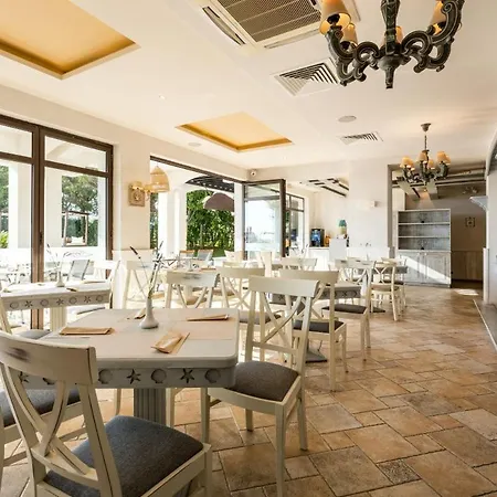 Ośrodek wypoczynkowy Oasis Club 4*