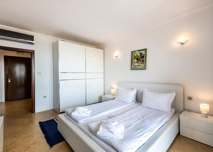 리조트 Oasis Club 4*