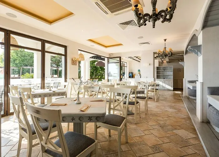 리조트 Oasis Club 4*