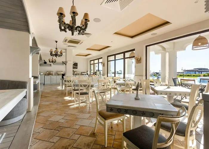 리조트 Oasis Club 4*